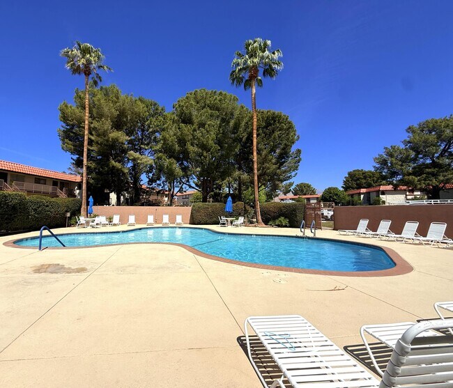 Foto del edificio - 64281 Spyglass Ave