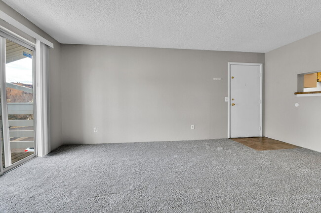 Building Photo - $1,445.95 - 2 Bed, 2 Bath Condo in Denver with In-Unit Laundry!