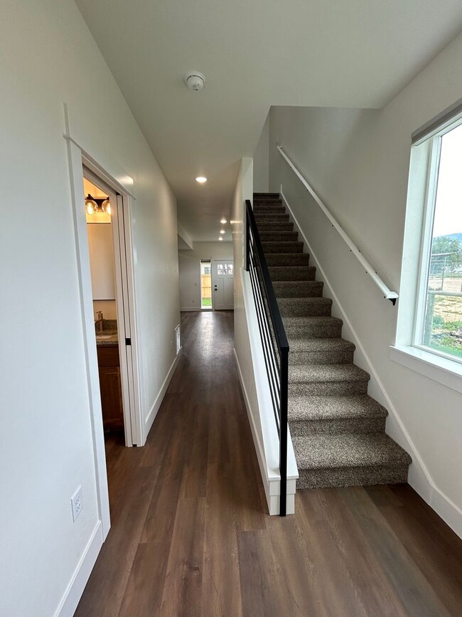Building Photo - New Townhome