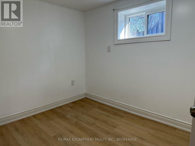 Photo du bâtiment - 342 E 23rd St