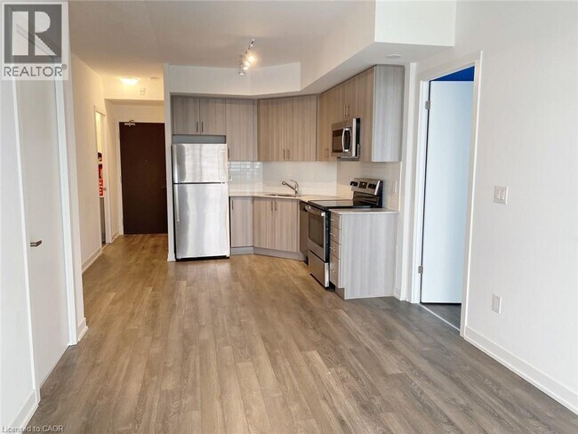 Photo du bâtiment - 550 N Service Rd