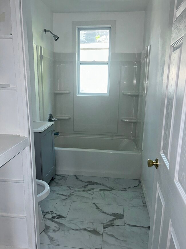 Building Photo - 1177 Reaney Ave