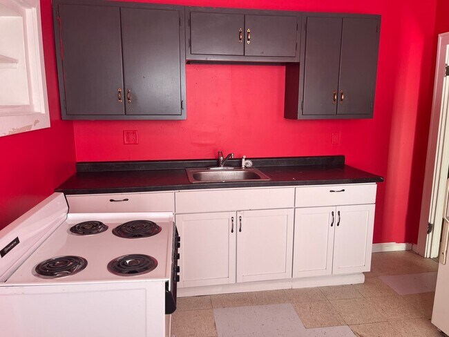 Building Photo - 1405 S 5th St