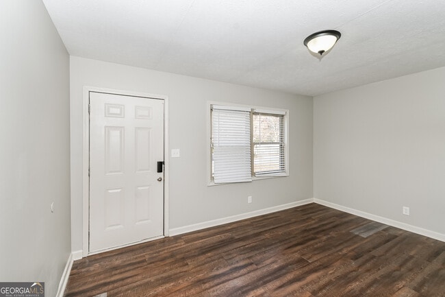 Building Photo - 1135 Pontiac Cir