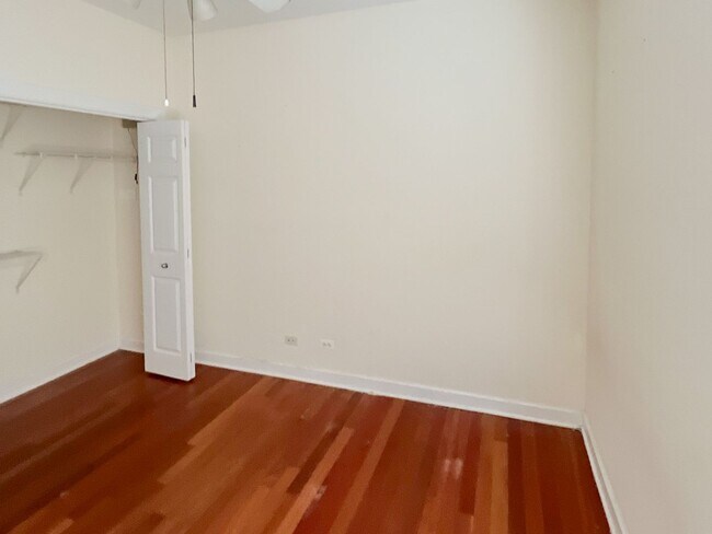 Foto del edificio - 3110 N Racine Ave