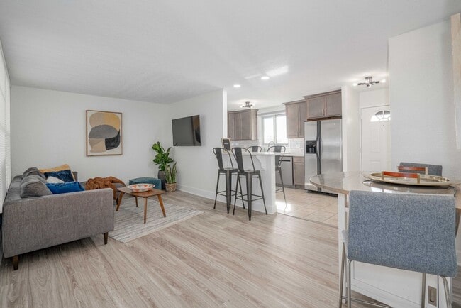Building Photo - Large Four Bedroom Home - Denver