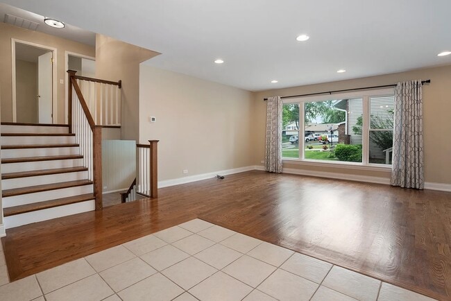 Foto del edificio - 325 Bramble Ln