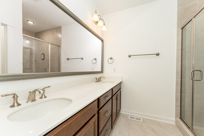 Foto del edificio - 1106 Kiernan Grove Ln