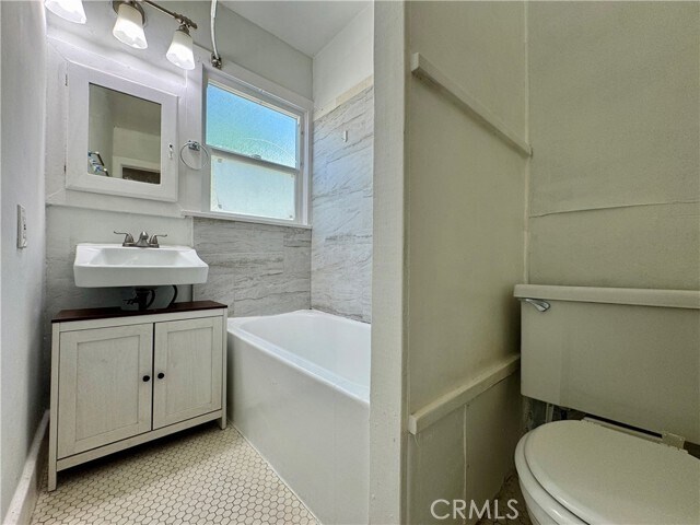 Foto del edificio - 1712 Gillette Crescent