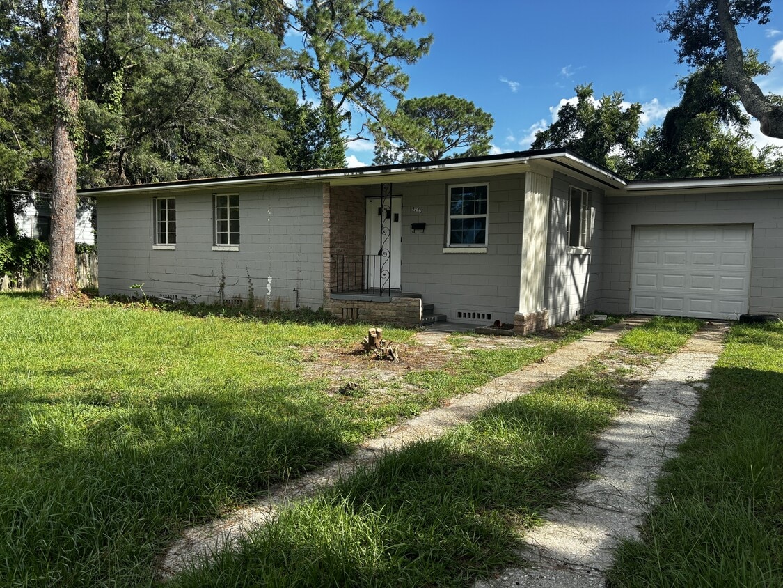 Primary Photo - 5720 Cedar Park Ln