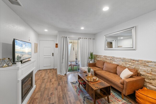 Building Photo - 510 N Villa Ct