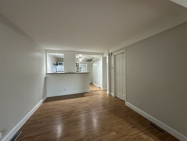 Building Photo - 289 Roseberry St