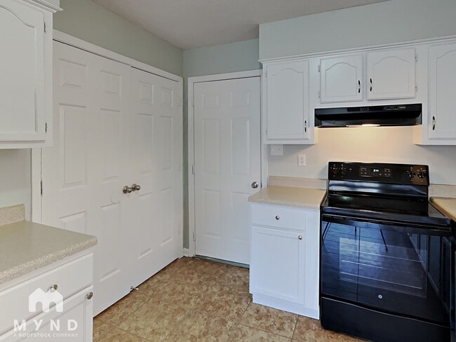 Building Photo - 5266 Rolling Ridge Cove