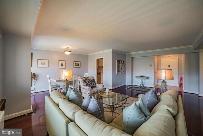 Foto del edificio - 4201 Cathedral Ave NW