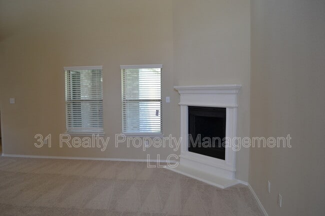 Building Photo - 3020 Buckthorn St