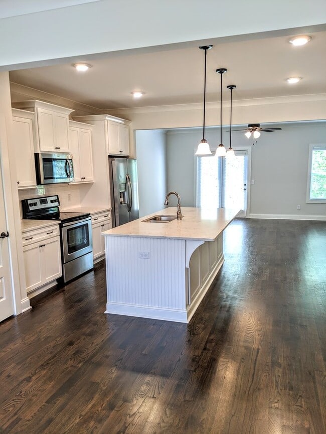 Building Photo - 8100 Lenox Creekside Dr