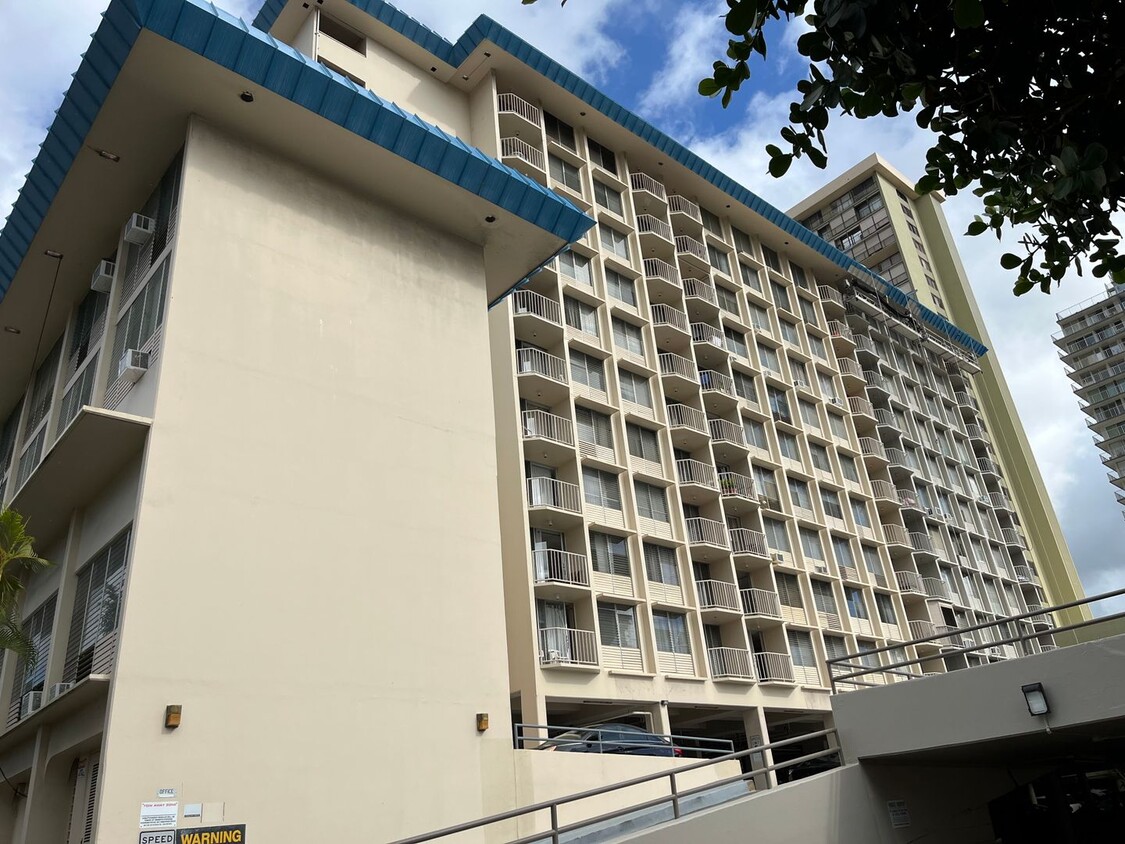 Maluhia Village Condo (Makiki Area) 2 bedroom, 1 bath w/1 parking - Avail 2/6. - Maluhia Village Condo (Makiki Area) 2 bedroom, 1 bath w/1 parking - Avail 2/6.
