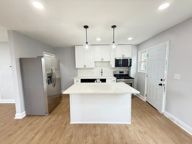 Foto del edificio - Four-Bedroom Home in Baltimore