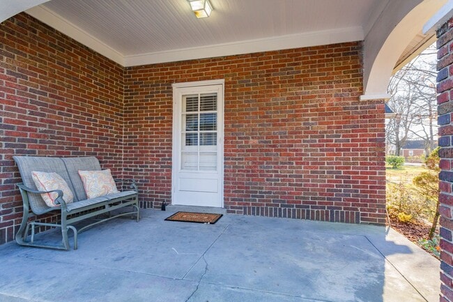 Building Photo - 3204 Wingate Ave