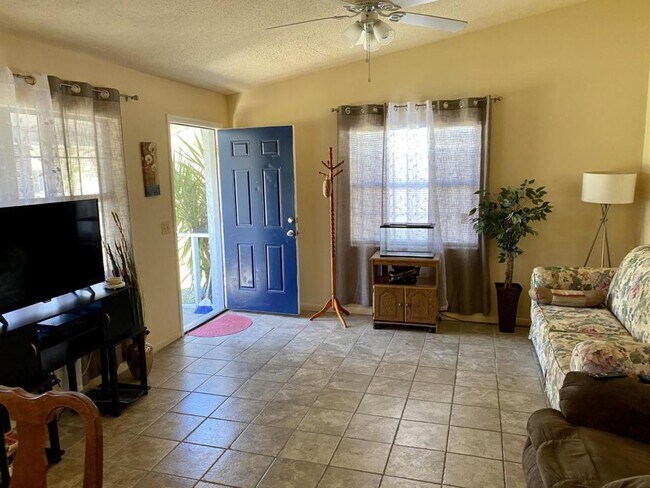 Foto del edificio - 493 N Sams Point