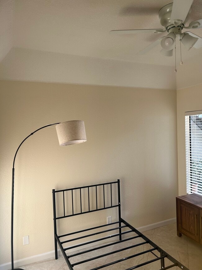 Foto del edificio - 22765 Lakeway Dr