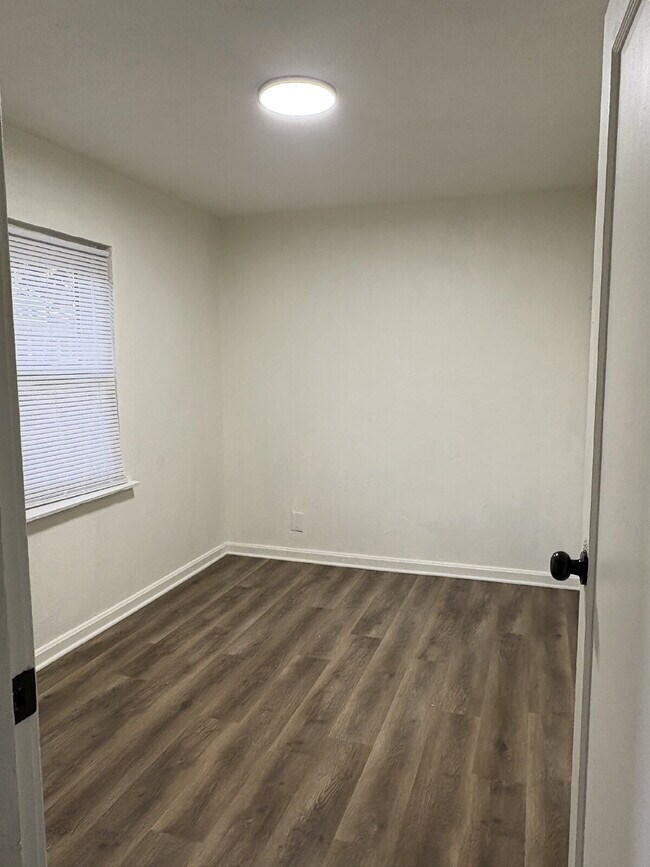 Foto del edificio - 8307 Washington St