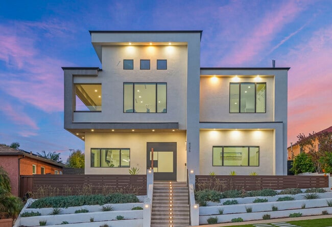 Building Photo - 4386 Newport Ave