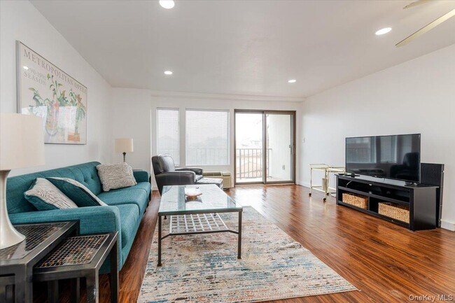 Foto del edificio - 235 W Park Ave