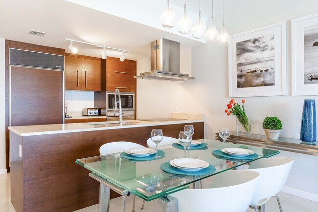 Building Photo - 485 Brickell Ave