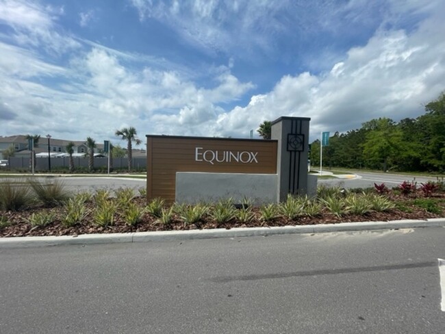 Foto del edificio - Newer Townhome for rent In Equinox West