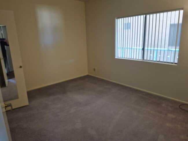 Building Photo - Dicken's Court Apartments