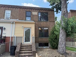 Building Photo - 811 Minnie Pl