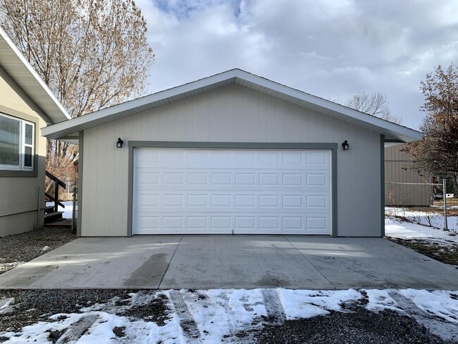 Building Photo - 3895 Kitt Dr