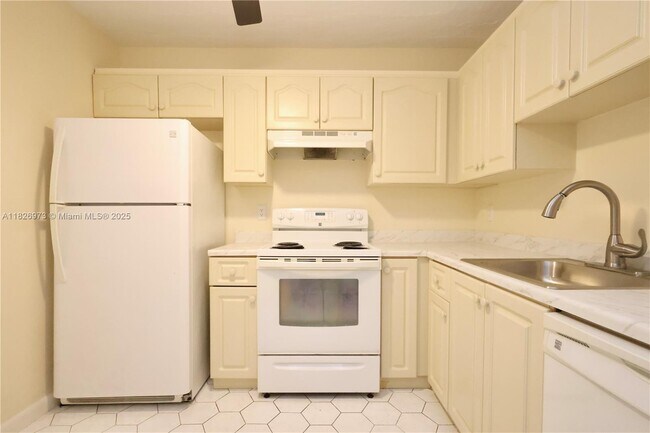 Foto del edificio - 2821 Somerset Dr