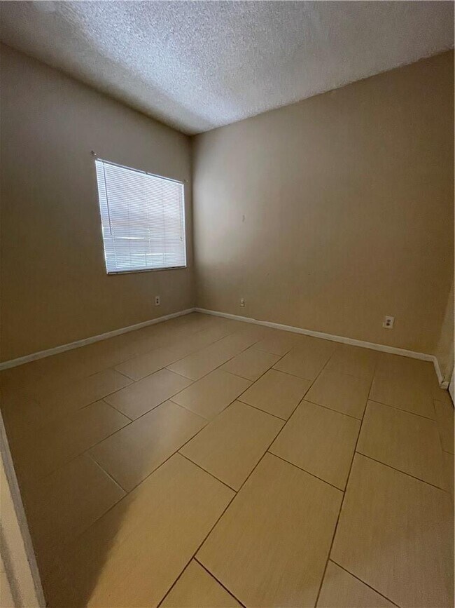 Building Photo - 640 Cypress Club Way