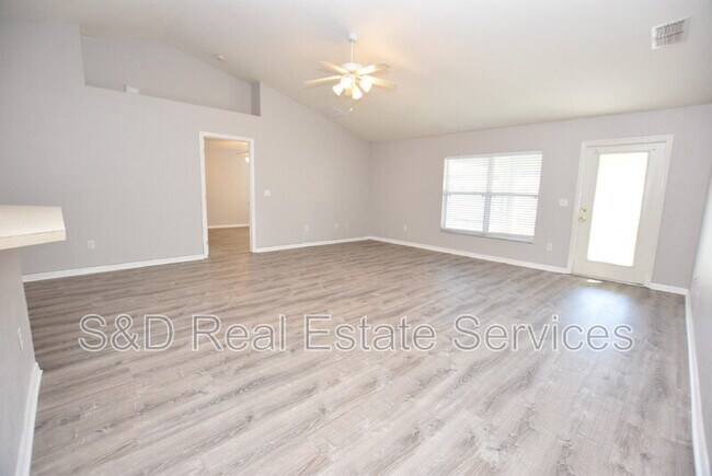 Foto del edificio - 6835 Hunters Crossing Blvd