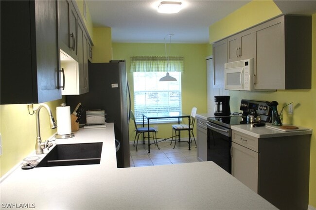 Foto del edificio - 25735 Lake Amelia Way