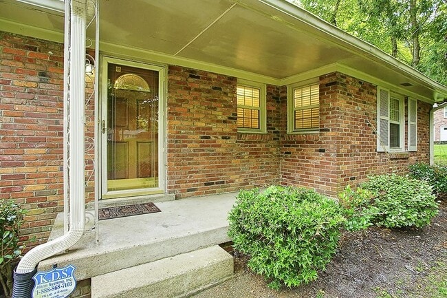 Building Photo - Beautiful 4-bedroom, 3-bathroom home located in the highly desirable Crieve Hall area!