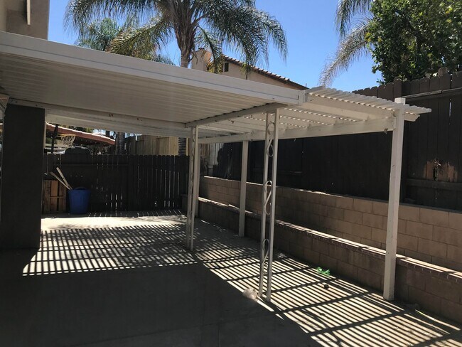 Foto del edificio - Beautiful 3 Bed 2 Bath Single Story In Perris