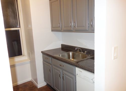 Building Photo - 91 E Van Cortlandt Ave
