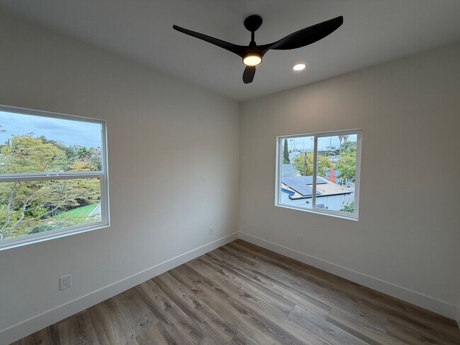 Foto del edificio - BRAND NEW (2026)!! 4 Bed / 2 Bath Home on Ewing (Near Campus)