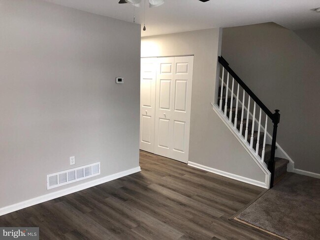 Foto del edificio - 526 Barrington Ct