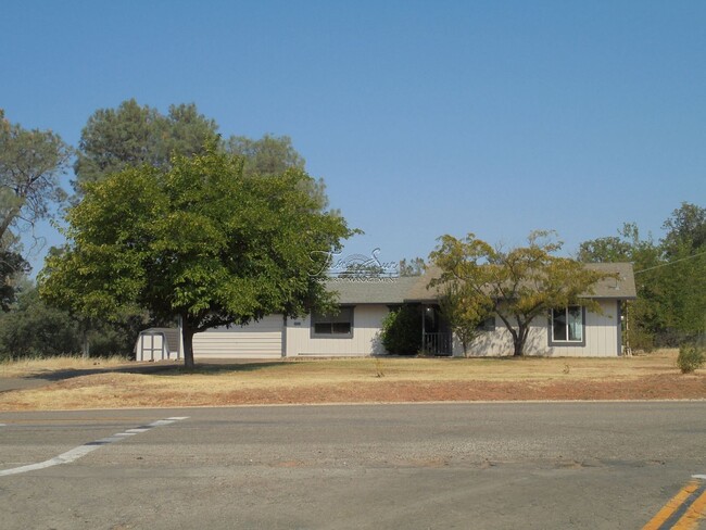 Foto del edificio - 3 Bedroom Home in Country Setting