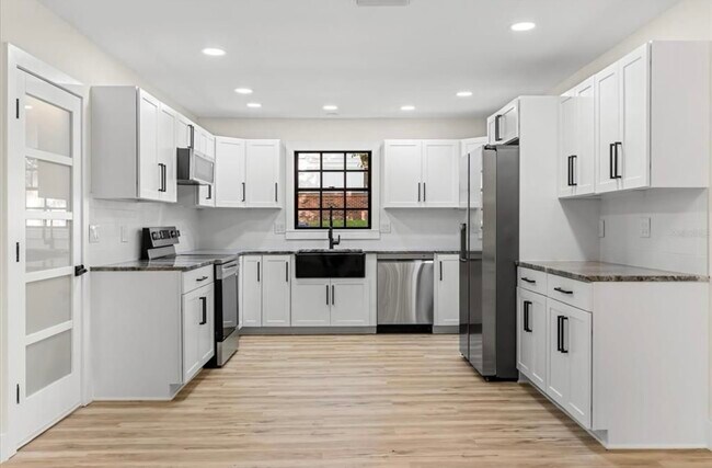 Building Photo - 643 Princewood Dr