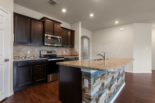 Building Photo - 3208 Beutel Rd