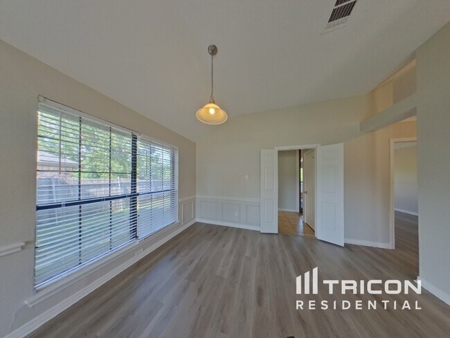 Foto del edificio - 653 Edgewood Dr