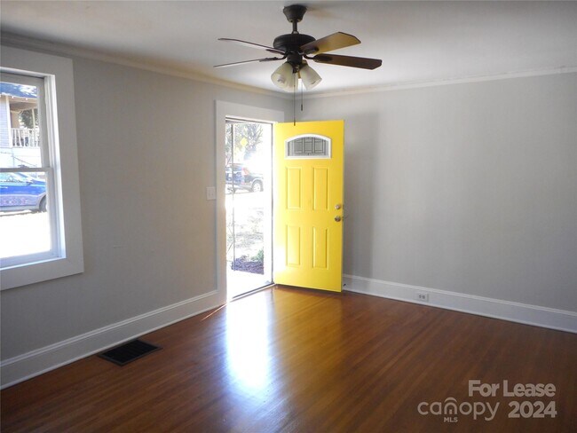 Foto del edificio - 236 S Sycamore St