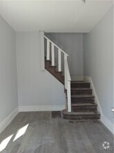 Building Photo - 132 Parkway Dr