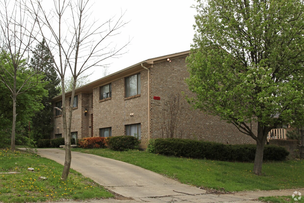 Primary Photo - 2820-2824 Snow Rd
