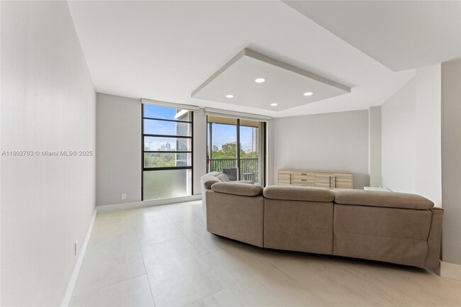 Building Photo - 3301 N Country Club Dr